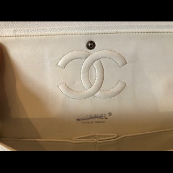 White Chanel Classic Shoulder Bag - Picture 6 of 8
